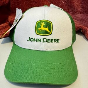 John Deere Men’s Green And White SnapBack Hat. NWT